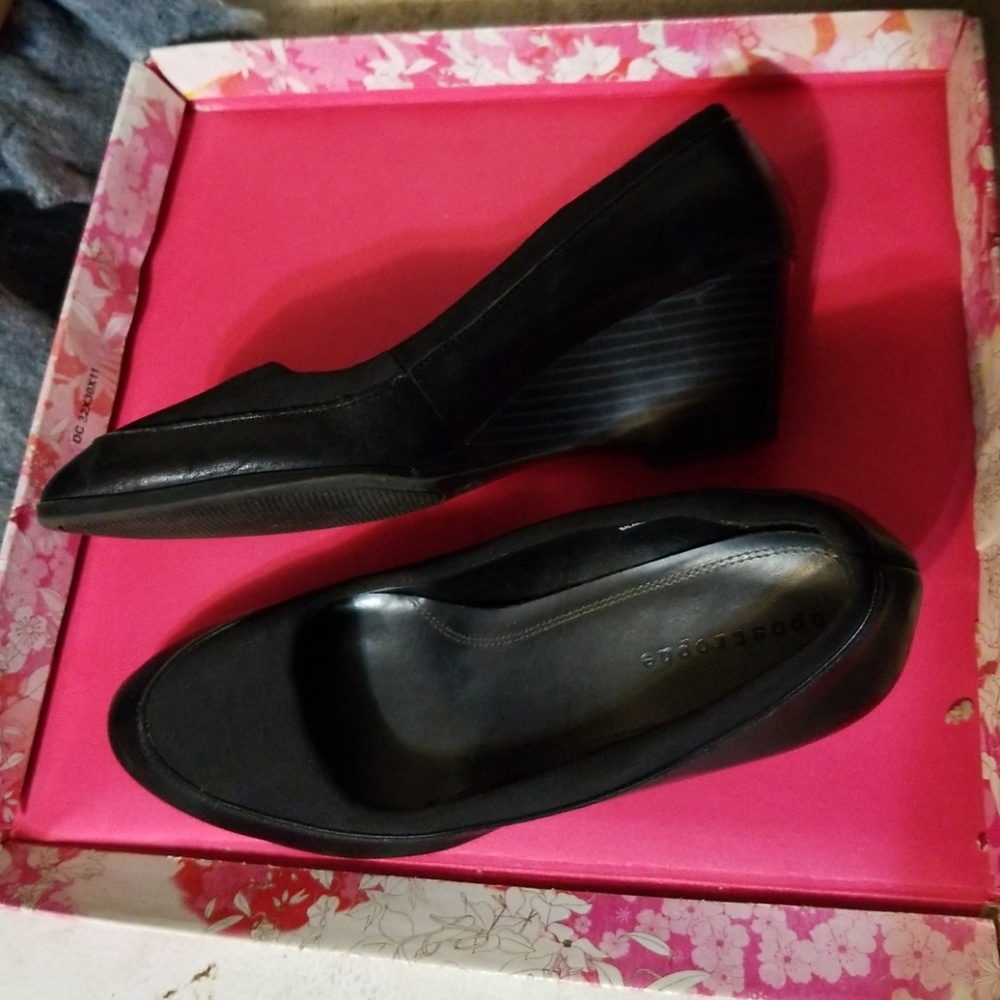 Black Leather Wedge Apostrophe 8.5M
